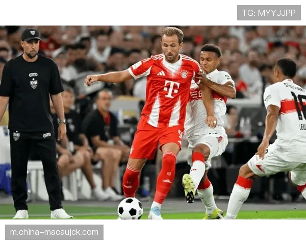 乌尔比希门将扑救获评三分 拜仁防线整体表现稳健 乌尔比希门将扑救获评三分 拜仁防线整体表现稳健